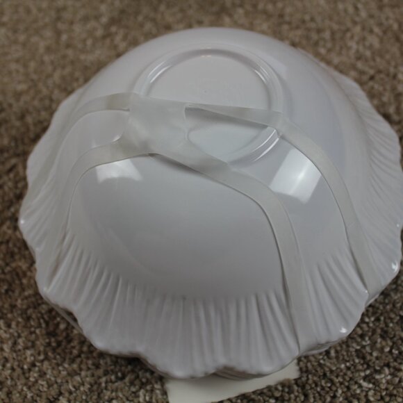 Soho Loft Blue Flower Scalloped Set of 4 Melamine 8" Cereal Bowls White NWT - Picture 7 of 7